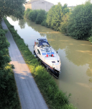 morning-on-the-canal-all-alone_31883188817_o